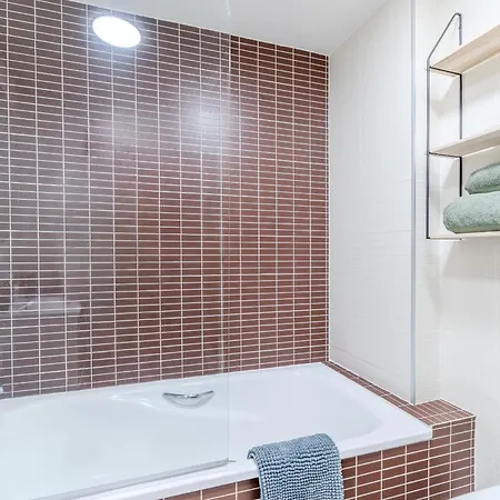 Arenas 12 Centre דירה *